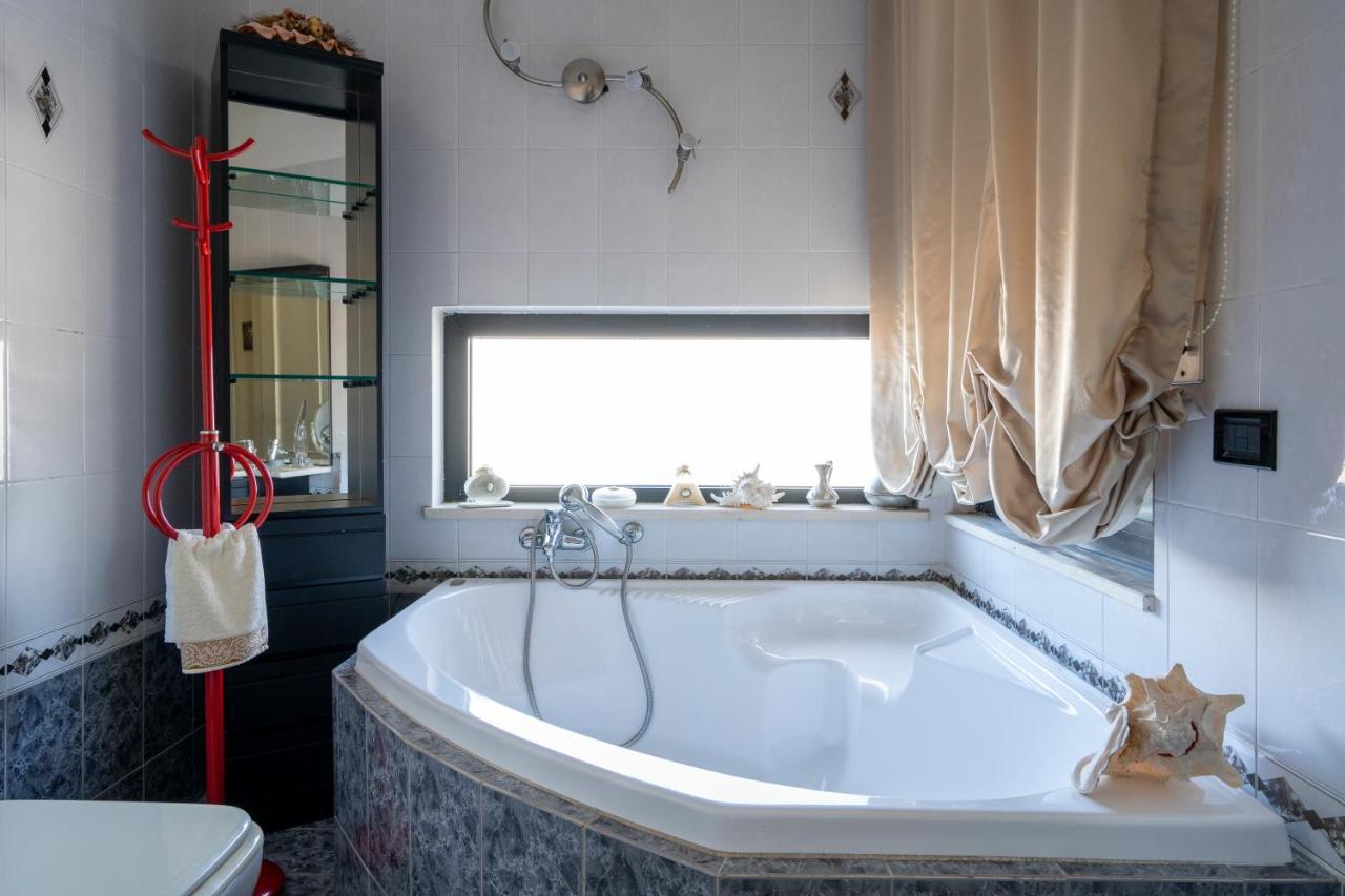 Grazia Attic Apartment With Terrace Трани Екстериор снимка