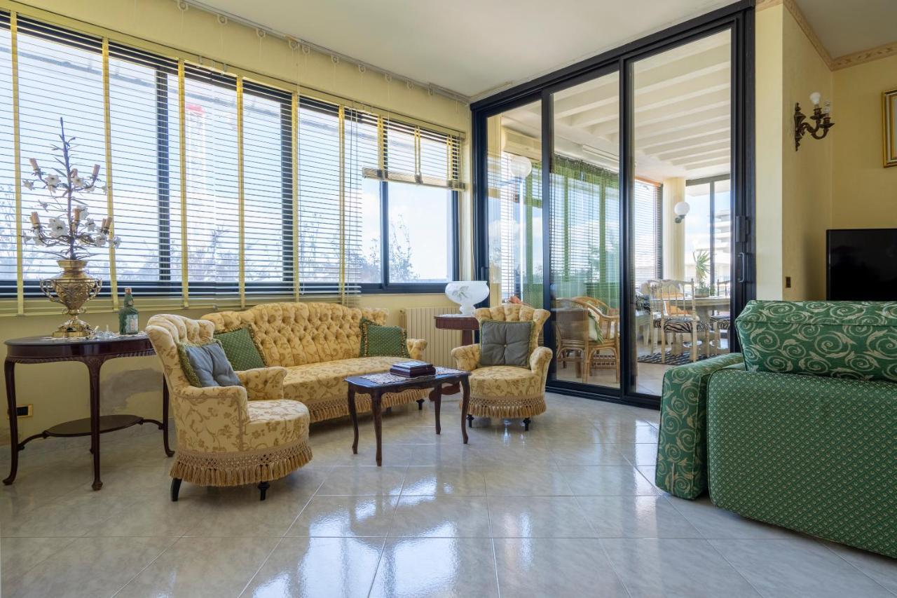 Grazia Attic Apartment With Terrace Трани Екстериор снимка