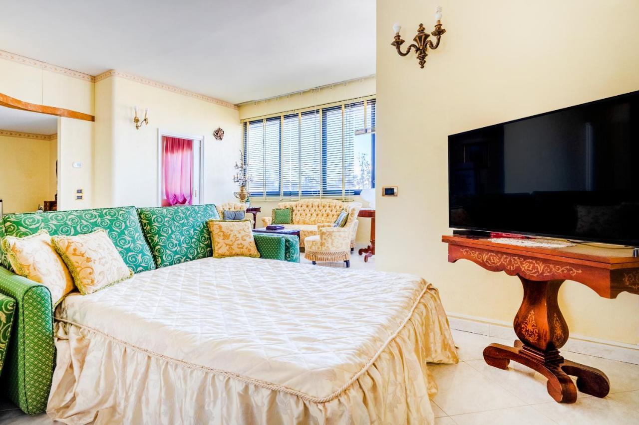Grazia Attic Apartment With Terrace Трани Екстериор снимка