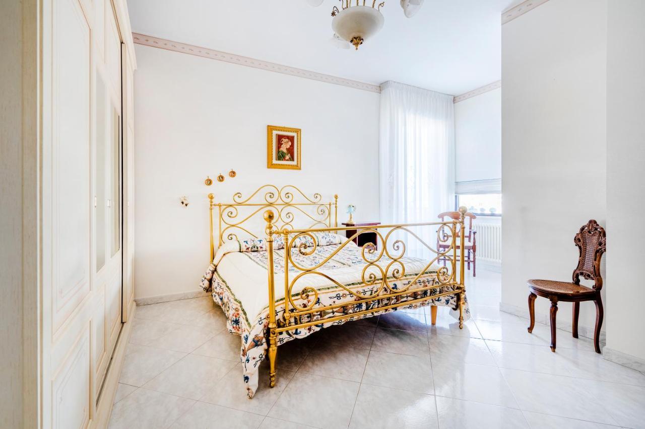 Grazia Attic Apartment With Terrace Трани Екстериор снимка
